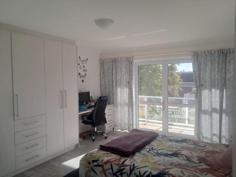 4 Bedroom Property for Sale in Avondale Western Cape